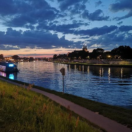 Vistula Boulevards Jacuzzi Apartment Краков Экстерьер фото